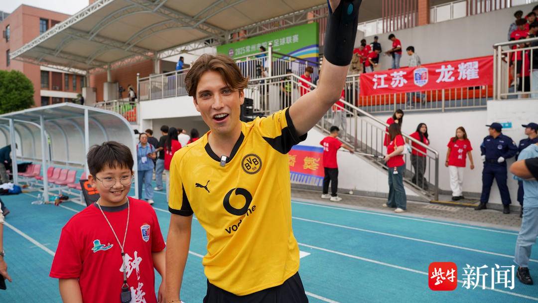 曾在绿茵场, 开学以来, 百年足球俱 曾在绿茵场, 开学以来, 百年足球俱