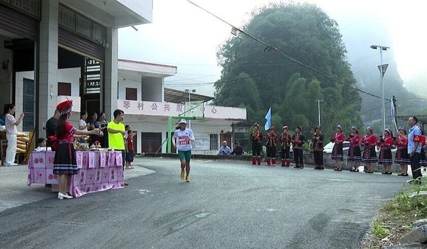 跑者们陆续 跑者们陆续