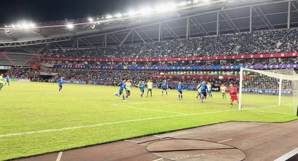 当晚的焦点, 下半场开始, UpTQS